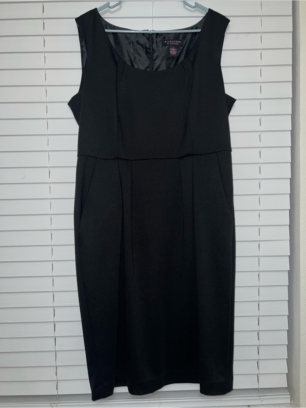 Signature by Robbie Bee Black Sleeveless Sheath Dress
